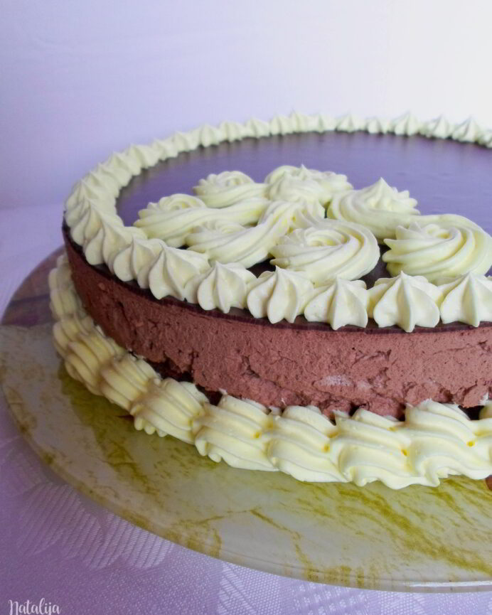 Čokoladna mousse torta