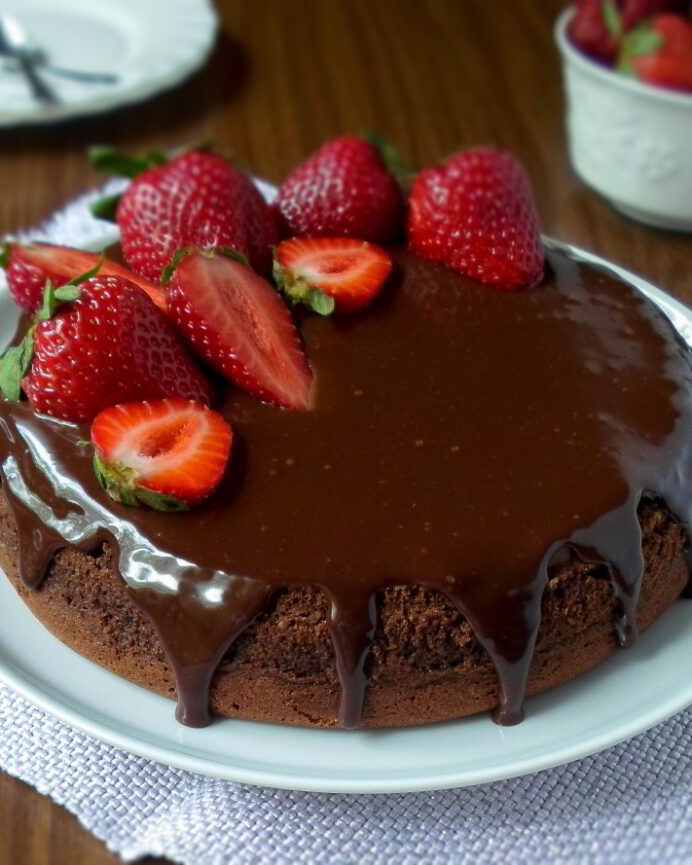 Čokoladna torta (bez brašna) sa jagodama