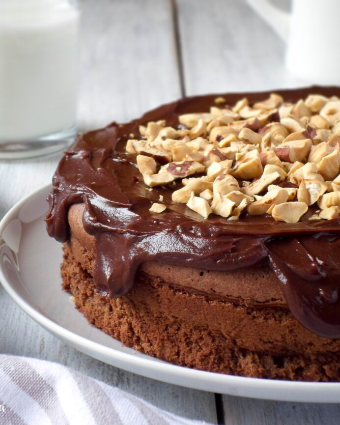 Mud cake od tamne čokolade i lešnika (bez brašna)
