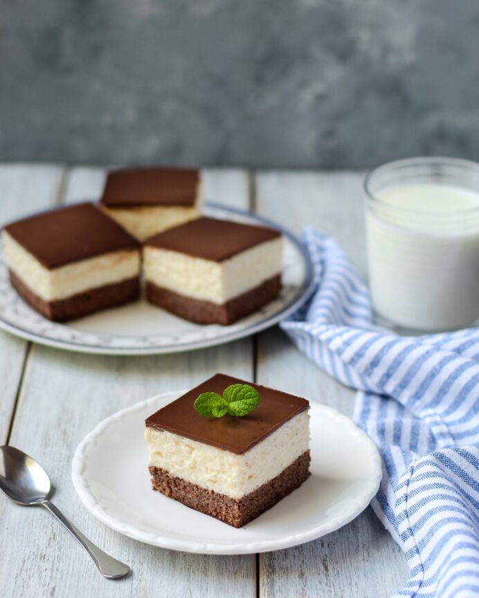 Kremaste griz kocke