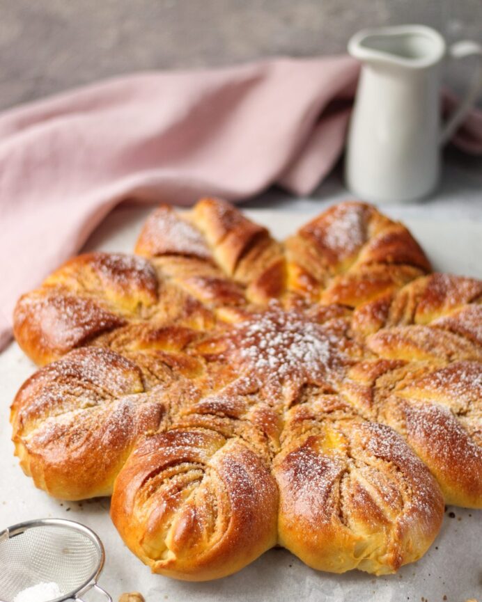 Zvezda sa lešnicima i cimetom (starbread)