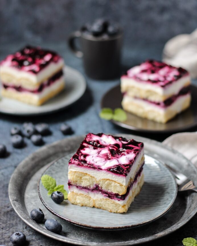 Mramorni tiramisu sa borovnicama i belom čokoladom