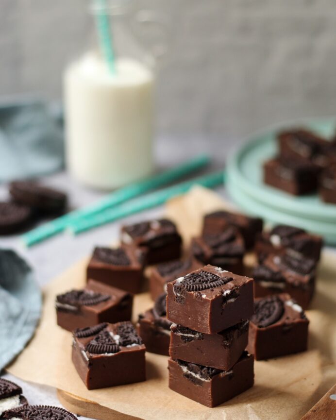 Čokoladne kocke (fudge) sa Oreo keksom