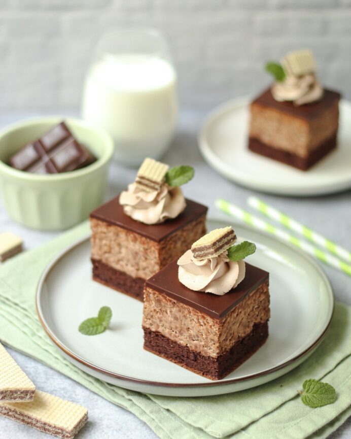 Čokoladne kocke sa lešnik napolitankama