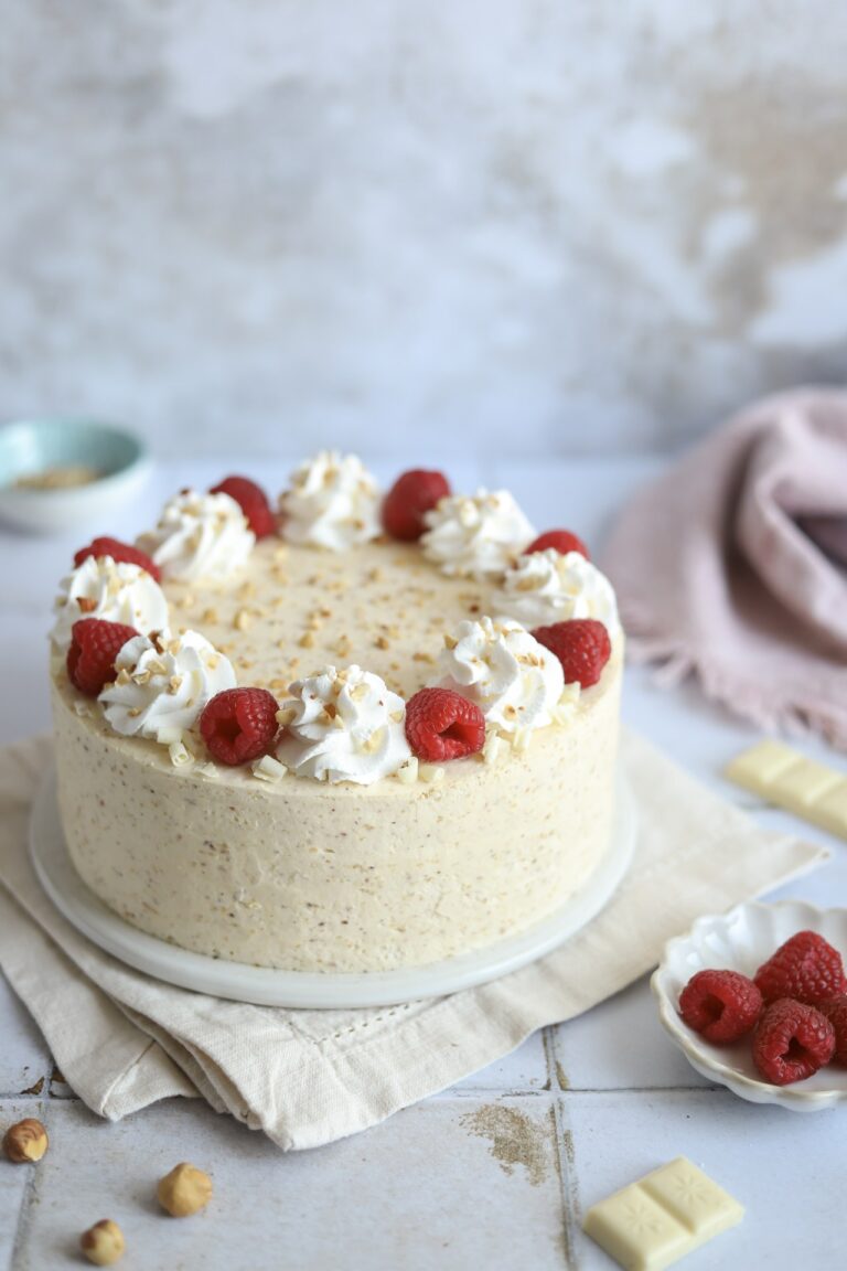 le-nik-parfe-torta-sa-malinama-i-belom-okoladom-mystic-cakes