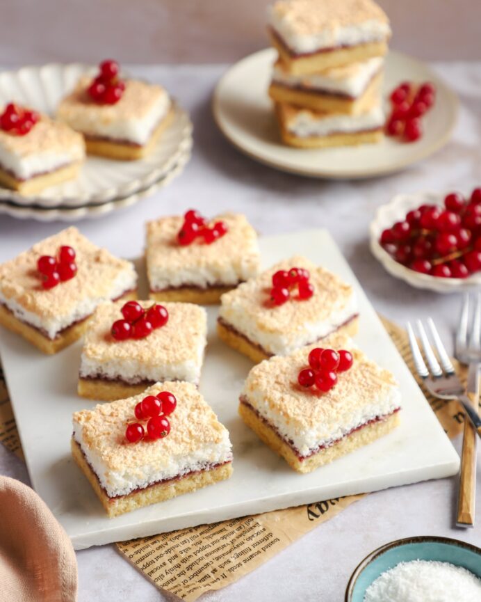 Prhka pita sa kokosom i džemom
