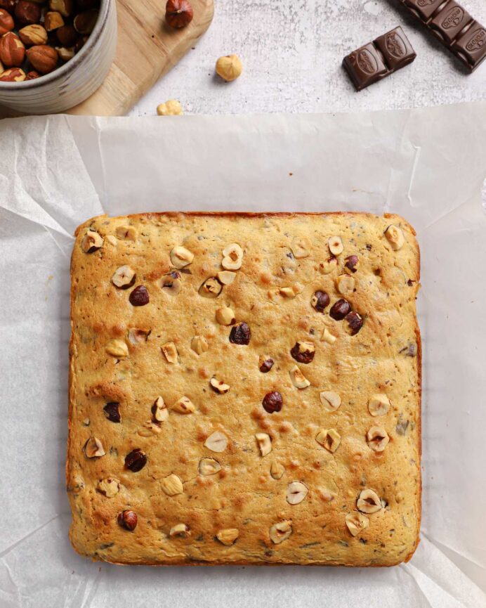 Blondies sa lešnicima i crnom čokoladom